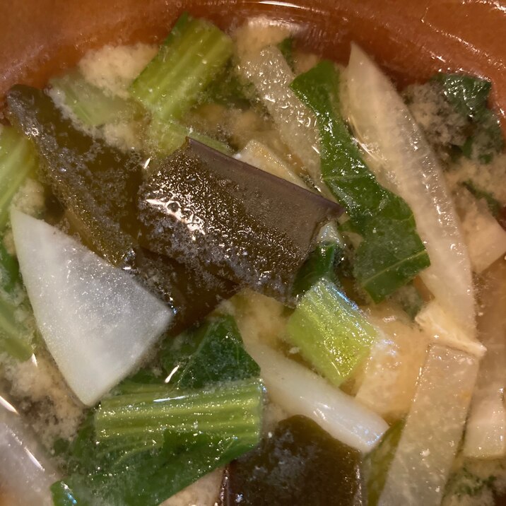 小松菜と大根と昆布と麩の味噌汁